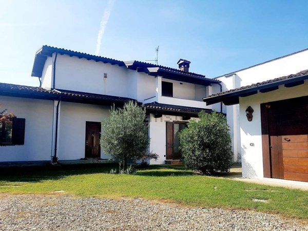 casa indipendente in vendita a Vigevano