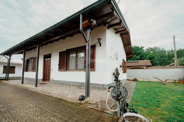 casa indipendente in vendita a Vigevano