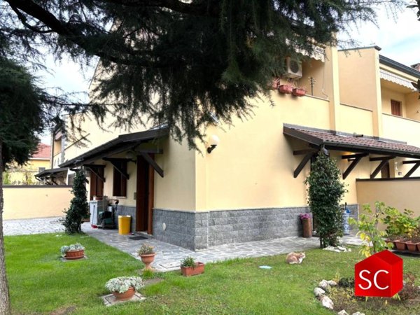 casa indipendente in vendita a Vigevano