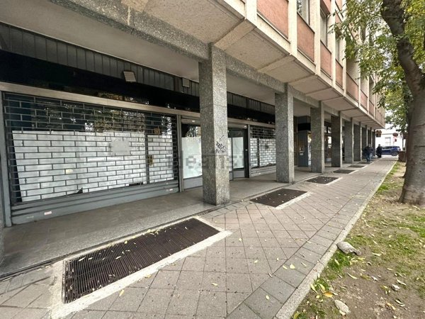 locale commerciale in vendita a Vigevano