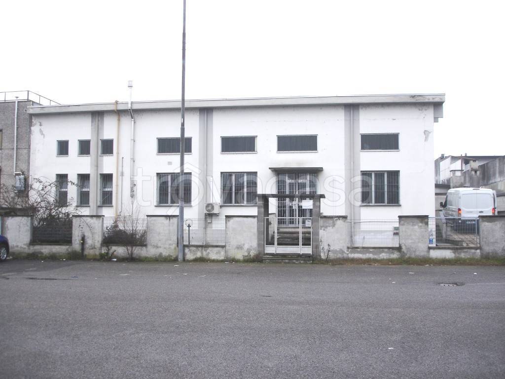 locale commerciale in vendita a Vigevano