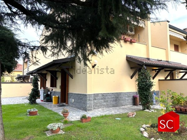 casa indipendente in vendita a Vigevano