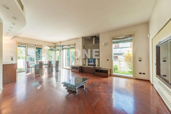 casa indipendente in vendita a Vigevano