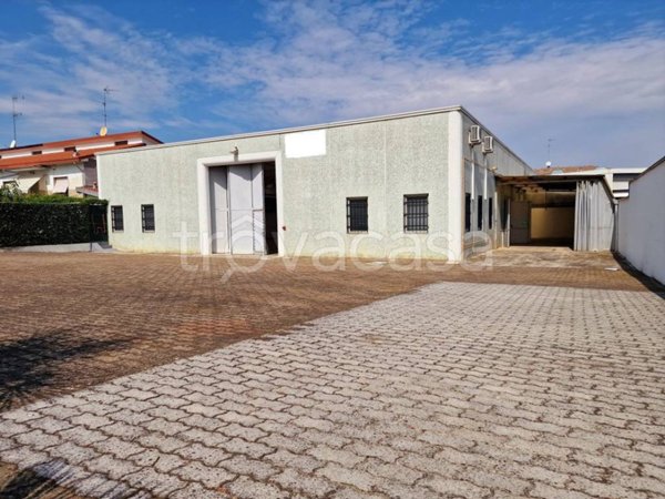 locale commerciale in vendita a Vigevano