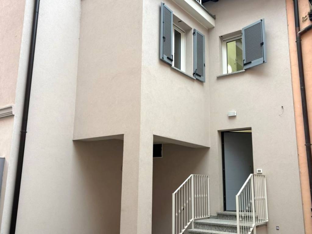 casa indipendente in vendita a Vigevano