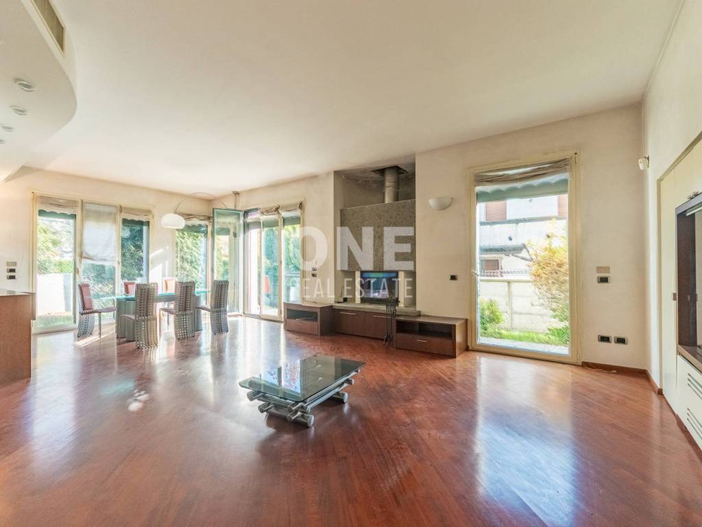 casa indipendente in vendita a Vigevano