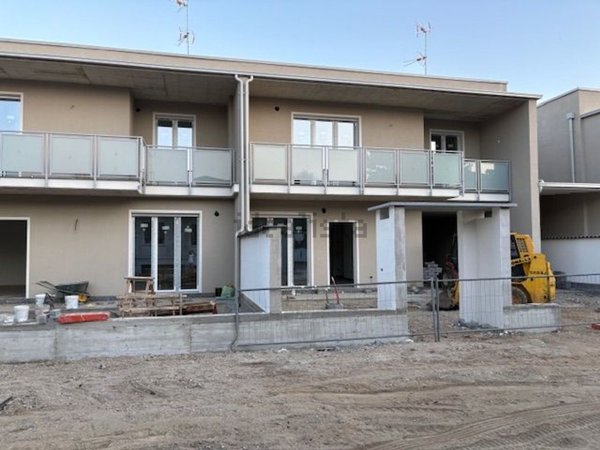 casa indipendente in vendita a Vigevano