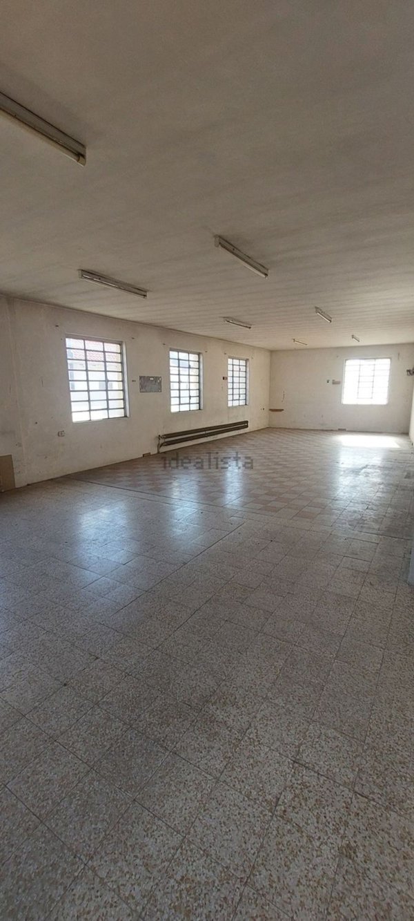 capannone in vendita a Vigevano