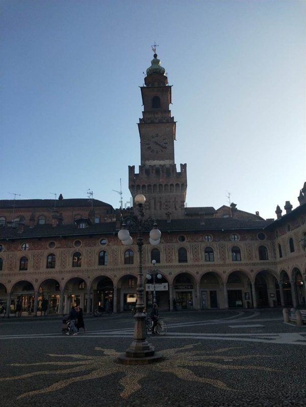 negozio in vendita a Vigevano