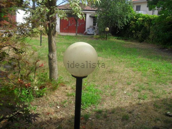 casa indipendente in vendita a Vigevano