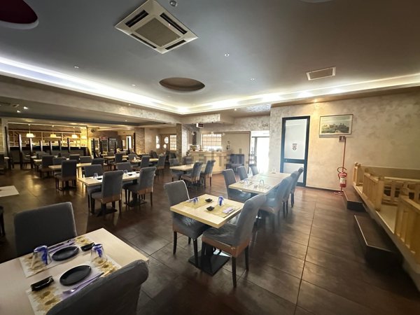 locale commerciale in vendita a Vigevano