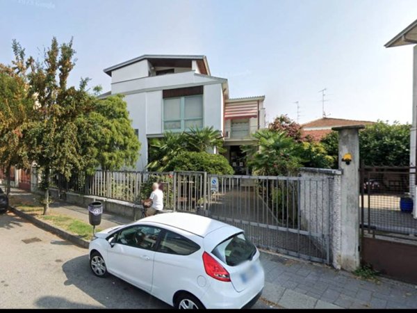 casa indipendente in vendita a Vigevano