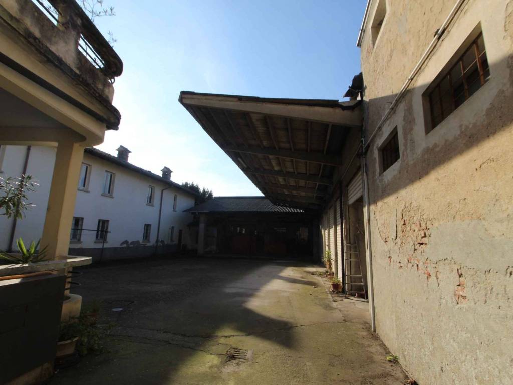 locale commerciale in vendita a Vigevano