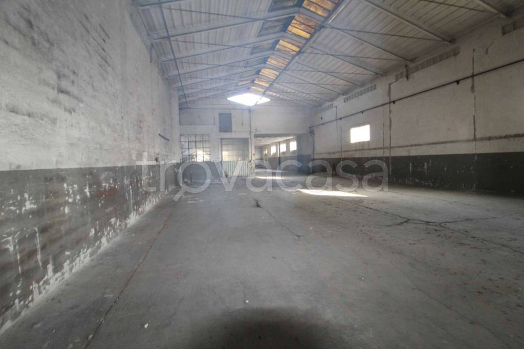 locale commerciale in vendita a Vigevano