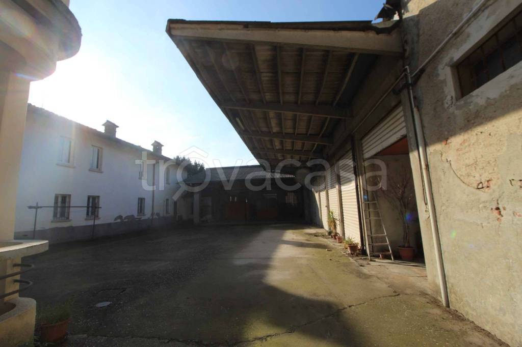 locale commerciale in vendita a Vigevano