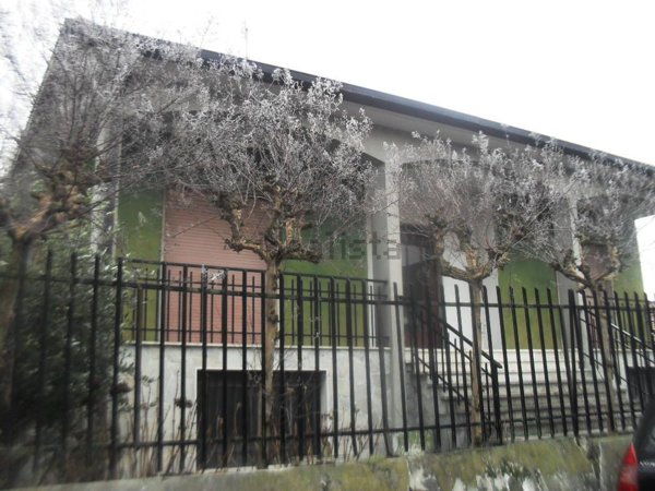 casa indipendente in vendita a Vigevano