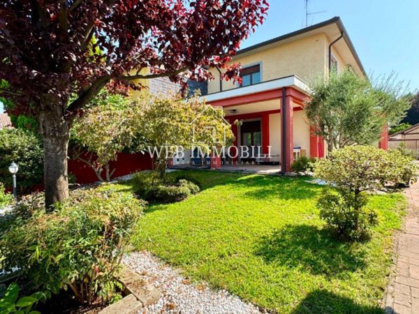 casa indipendente in vendita a Vigevano