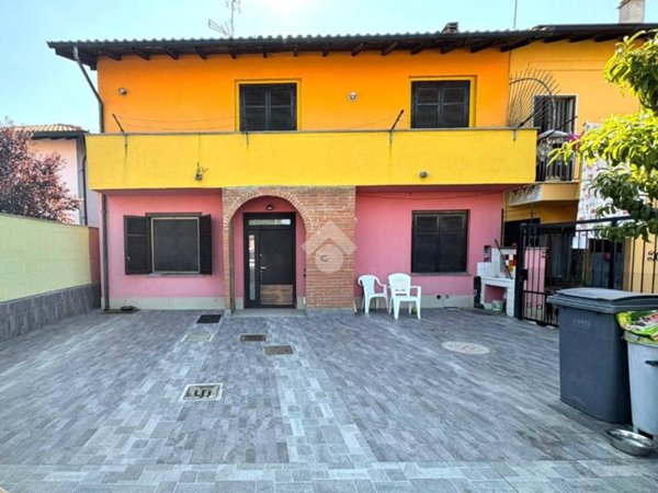 casa indipendente in vendita a Vigevano in zona Piccolini