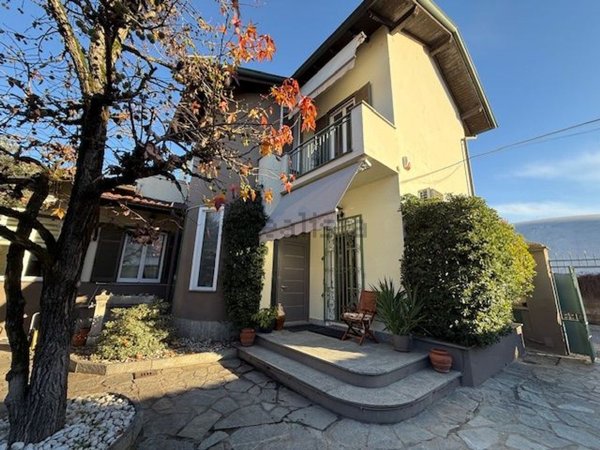casa indipendente in vendita a Vigevano