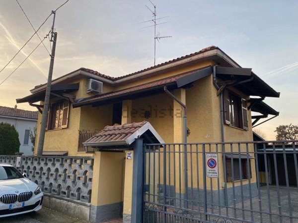 casa indipendente in vendita a Vigevano