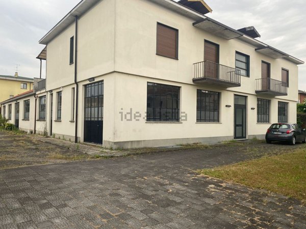 capannone in vendita a Vigevano