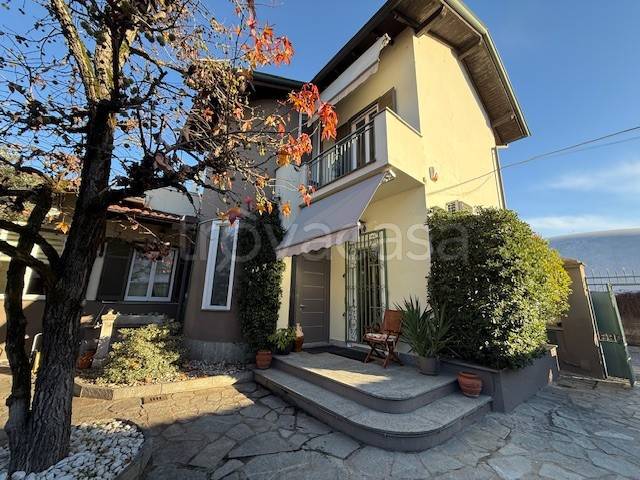 casa indipendente in vendita a Vigevano