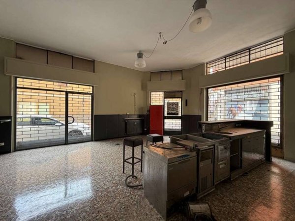 negozio in vendita a Vigevano