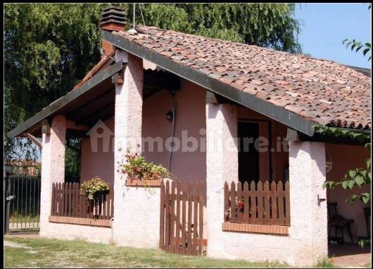 casa indipendente in vendita a Vigevano in zona Buccella