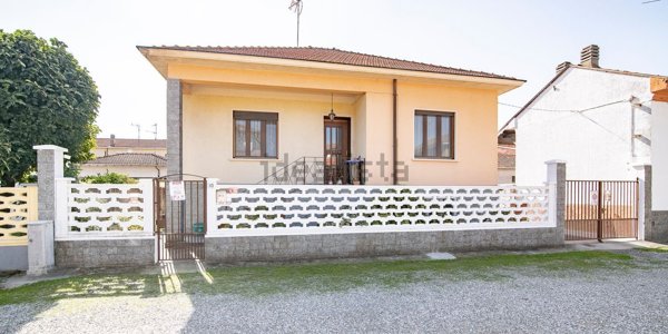 casa indipendente in vendita a Vigevano