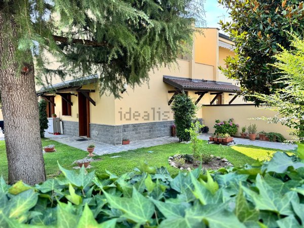 casa indipendente in vendita a Vigevano