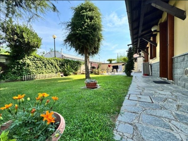 casa indipendente in vendita a Vigevano