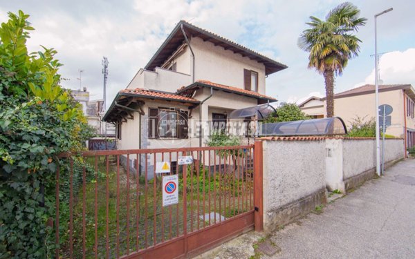 casa indipendente in vendita a Vigevano