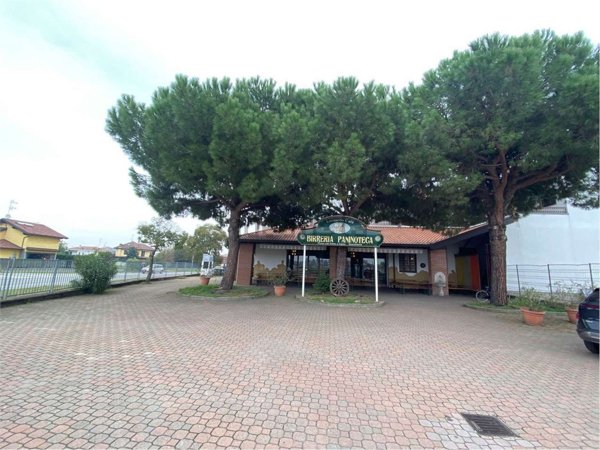 locale commerciale in vendita a Vigevano