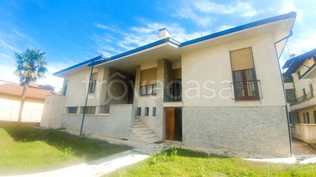 casa indipendente in vendita a Vigevano