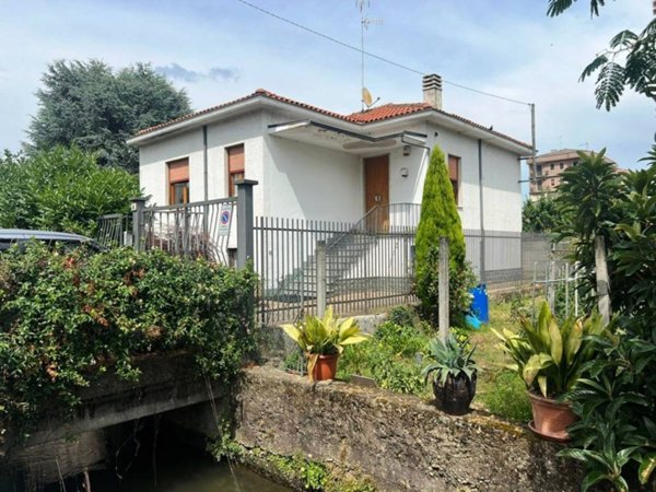 casa indipendente in vendita a Vigevano