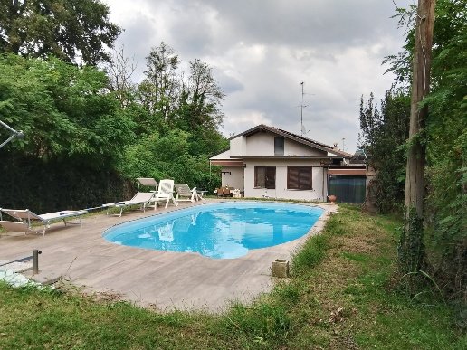 casa indipendente in vendita a Vigevano