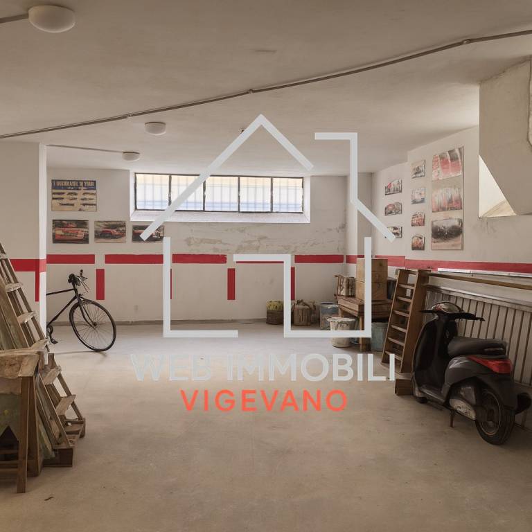 locale di sgombero in vendita a Vigevano
