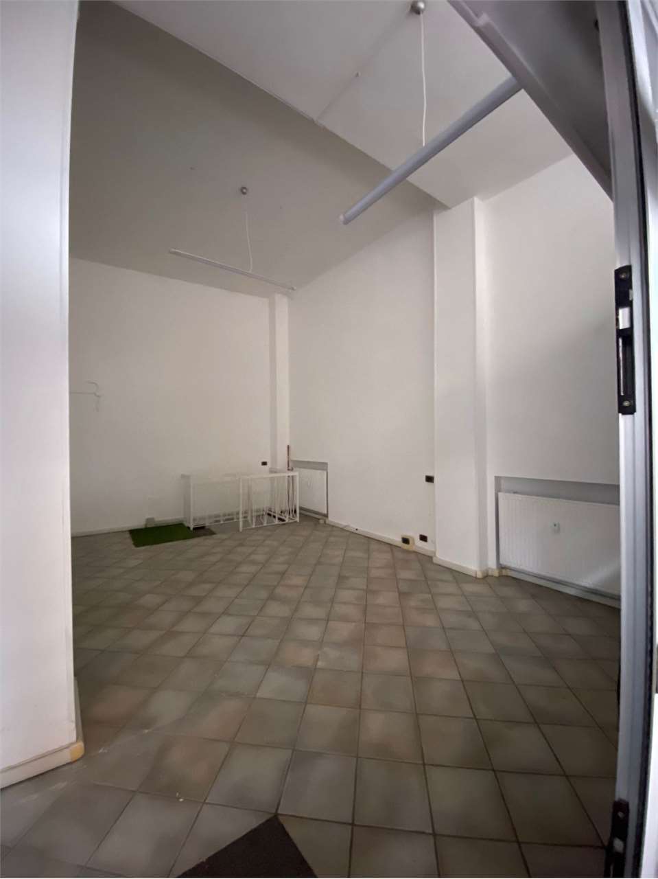 negozio in vendita a Vigevano