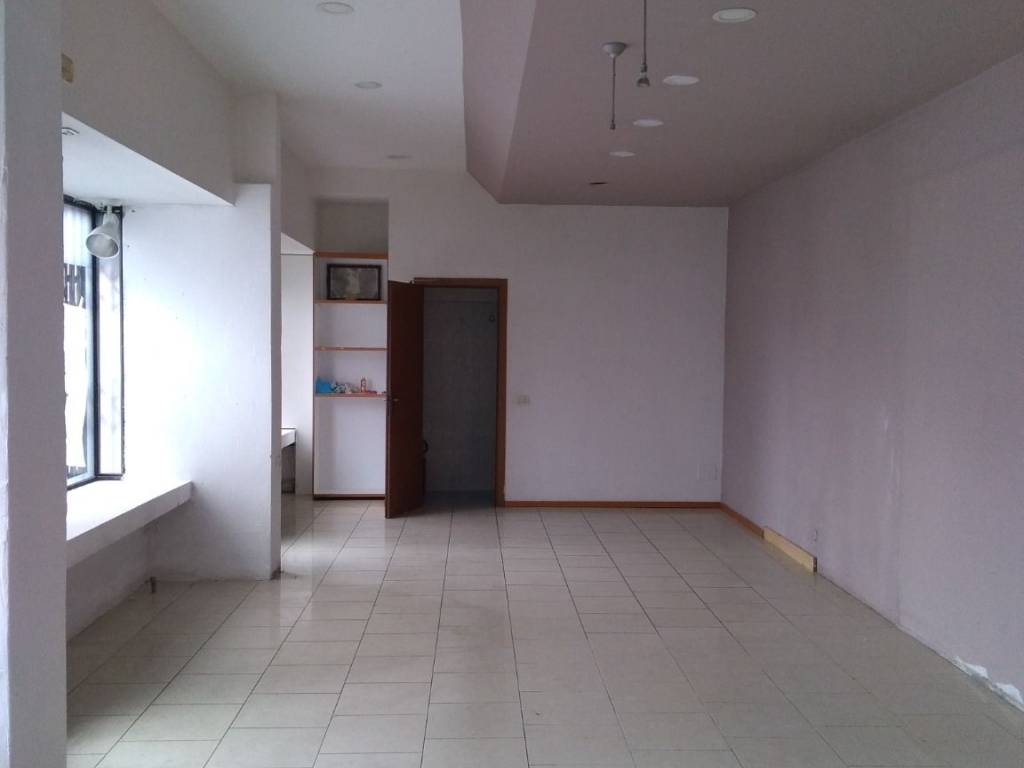 negozio in vendita a Vigevano