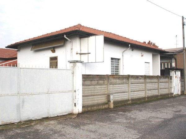 locale di sgombero in vendita a Vigevano