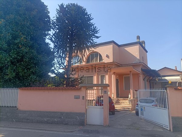 casa indipendente in vendita a Vigevano