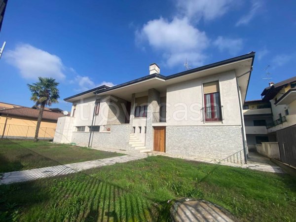 casa indipendente in vendita a Vigevano
