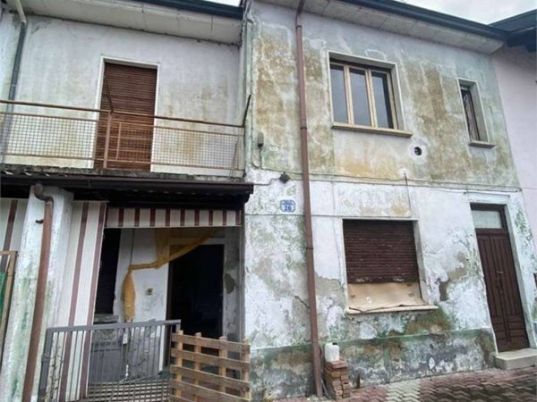 casa indipendente in vendita a Vigevano in zona Piccolini