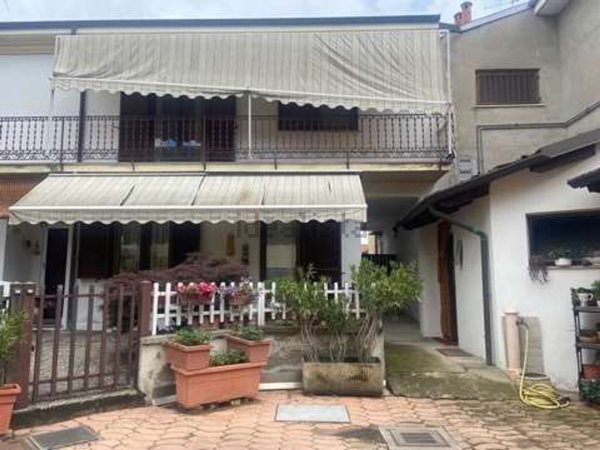 casa indipendente in vendita a Vigevano