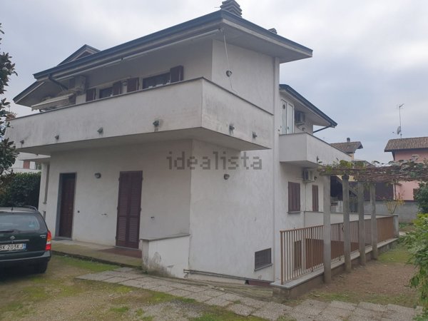 casa indipendente in vendita a Vigevano