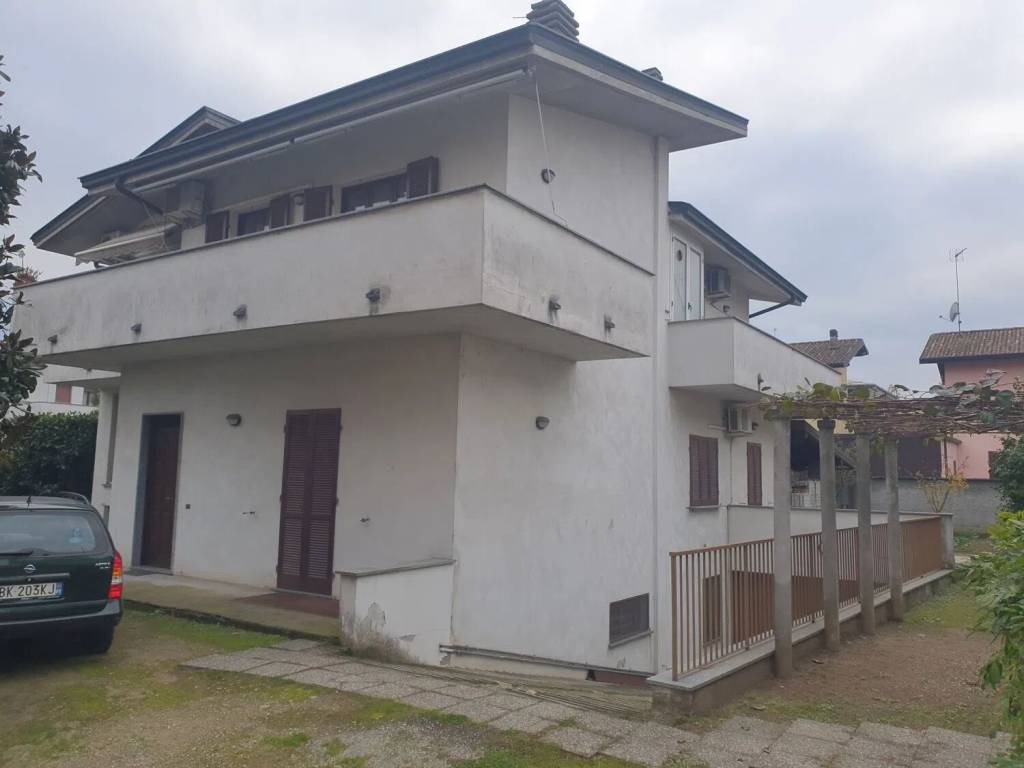 casa indipendente in vendita a Vigevano