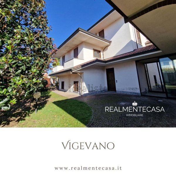 casa indipendente in vendita a Vigevano