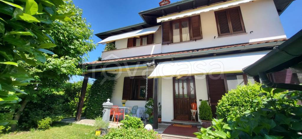 casa indipendente in vendita a Vigevano