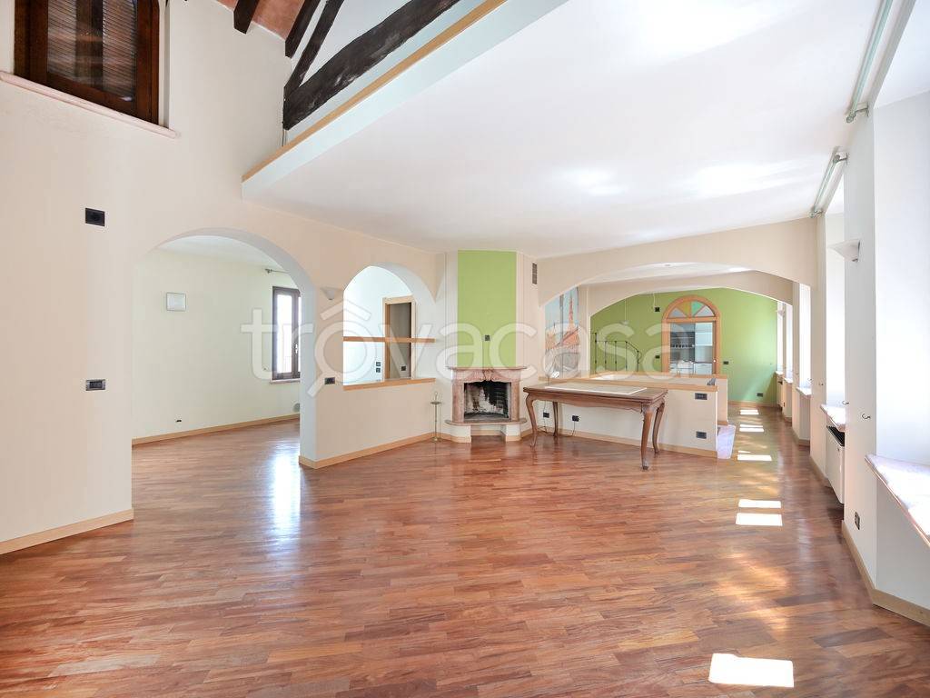 casa indipendente in vendita a Vigevano