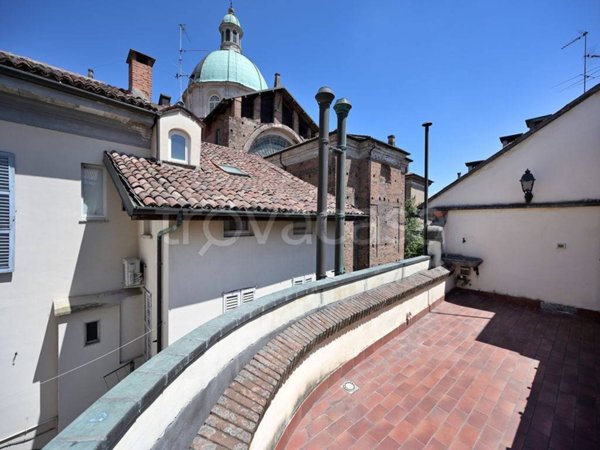 casa indipendente in vendita a Vigevano